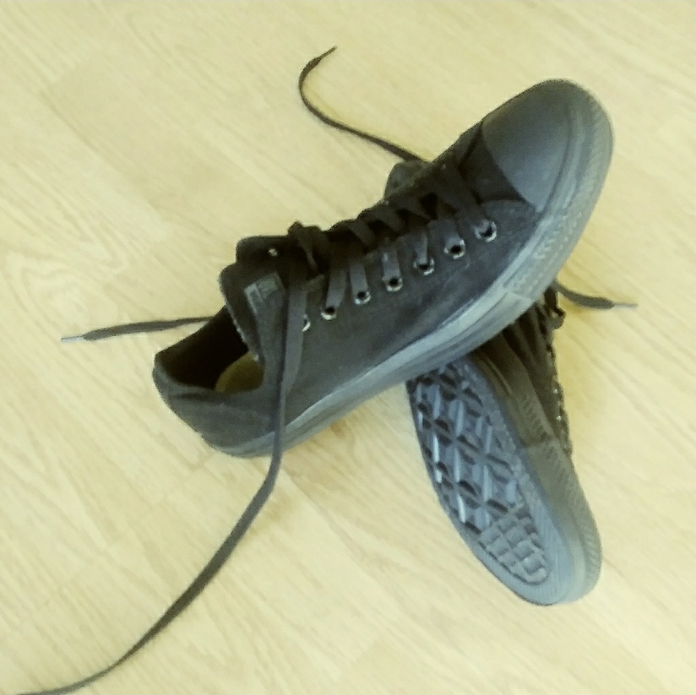 All black Converse All Star